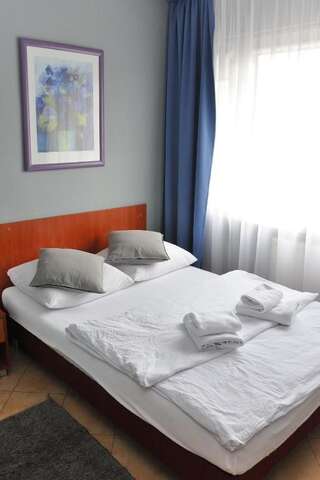 Отель Hotel Elda 2 Быдгощ Двухместный номер с 1 кроватью или 2 отдельными кроватями-9